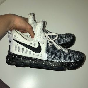 Black and white KD 9